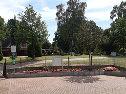Friedhof Eingang_Bepflanzung neu