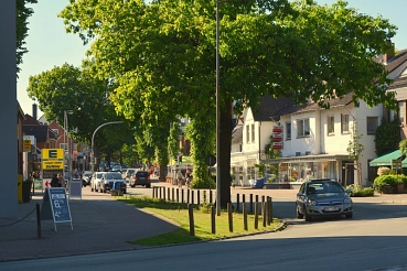 k-Trittau Poststraße Ansicht Richtung Ortskern Frühling 2017.JPG k-Trittau Poststraße Ansicht Richtung Ortskern Frühling 2017.JPG © Amt Trittau