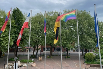 Regenbogenflaggen Europaplatz_17.05.2024